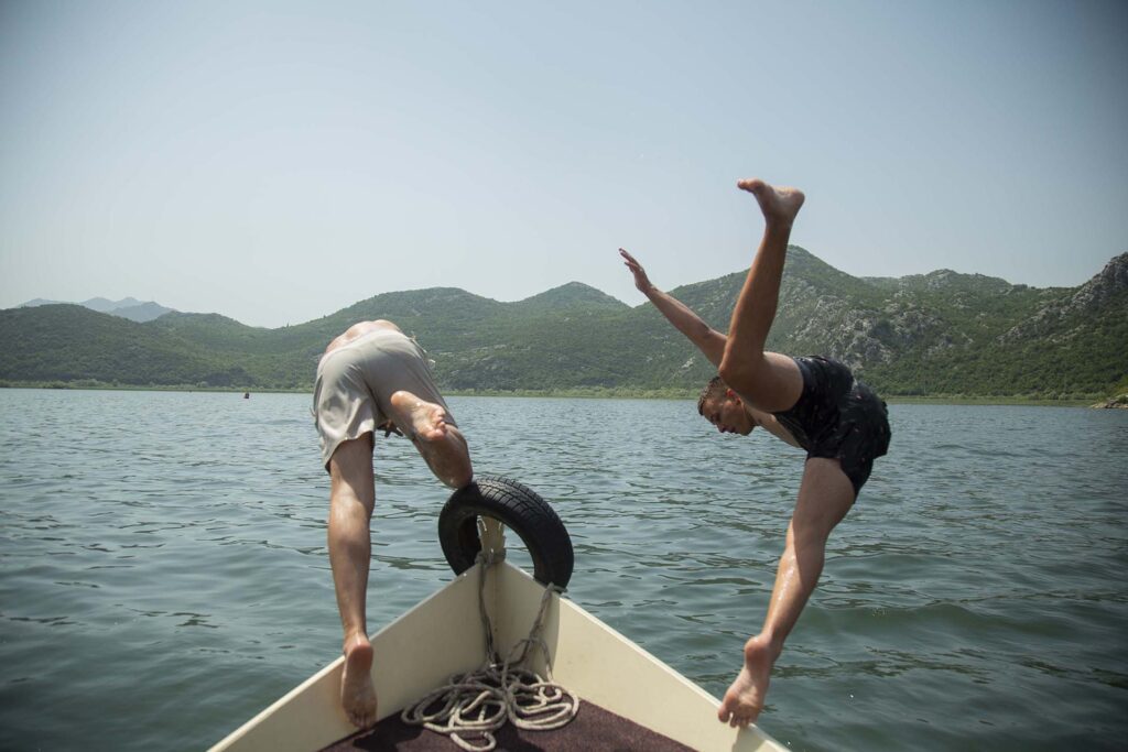 Group Tour: Scenic Guided Boat tour with Drinks